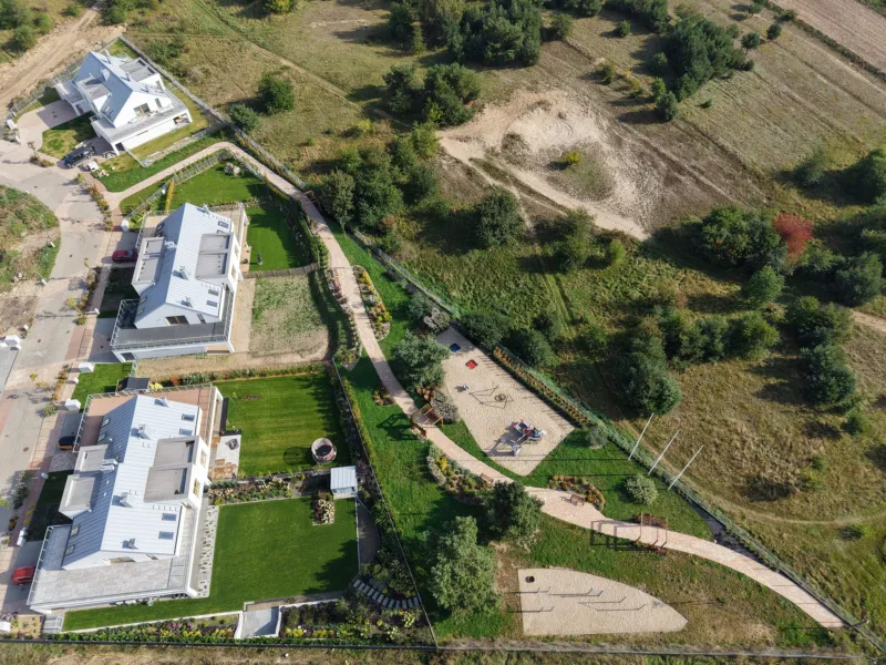Park osiedlowy i domy Brizo Park, widok z drona