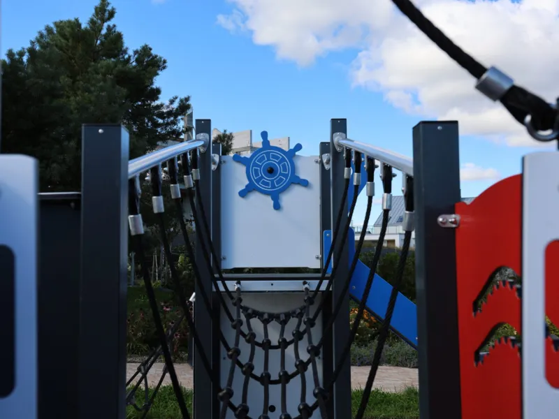 Zestaw zabawowy z mostkiem linowym w Brizo Park